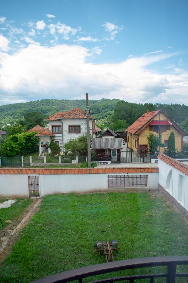 Casa Nevada Curtea de Argeş Exterior foto